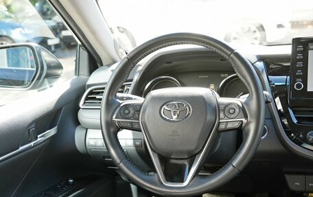 Toyota Camry, 2021 год, 3 190 000 рублей, 9 фотография