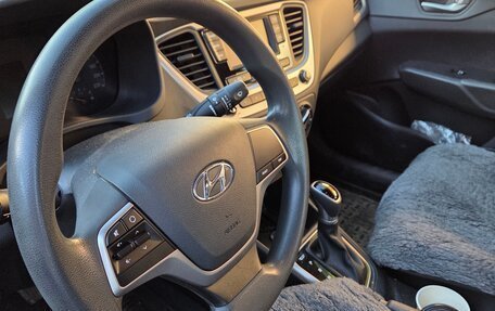 Hyundai Solaris II рестайлинг, 2017 год, 1 600 000 рублей, 3 фотография