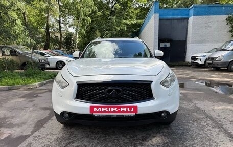 Infiniti QX70, 2013 год, 2 300 000 рублей, 3 фотография