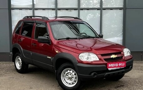 Chevrolet Niva I рестайлинг, 2017 год, 680 000 рублей, 3 фотография