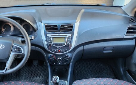 Hyundai Solaris II рестайлинг, 2011 год, 500 000 рублей, 7 фотография