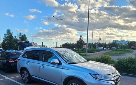 Mitsubishi Outlander III рестайлинг 3, 2015 год, 1 700 000 рублей, 2 фотография