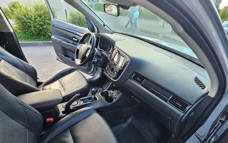 Mitsubishi Outlander III рестайлинг 3, 2015 год, 1 700 000 рублей, 5 фотография