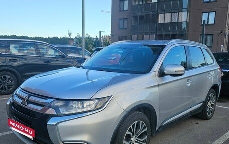 Mitsubishi Outlander III рестайлинг 3, 2015 год, 1 700 000 рублей, 3 фотография