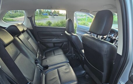 Mitsubishi Outlander III рестайлинг 3, 2015 год, 1 700 000 рублей, 6 фотография