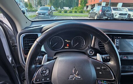 Mitsubishi Outlander III рестайлинг 3, 2015 год, 1 700 000 рублей, 4 фотография