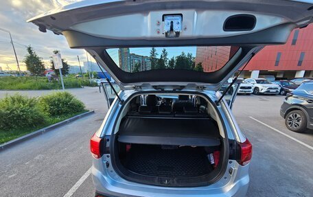 Mitsubishi Outlander III рестайлинг 3, 2015 год, 1 700 000 рублей, 8 фотография