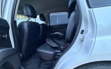 Mitsubishi Outlander III рестайлинг 3, 2011 год, 1 333 333 рублей, 8 фотография