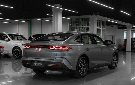 BYD Qin, 2024 год, 3 400 000 рублей, 5 фотография