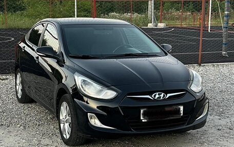 Hyundai Solaris II рестайлинг, 2012 год, 680 000 рублей, 1 фотография