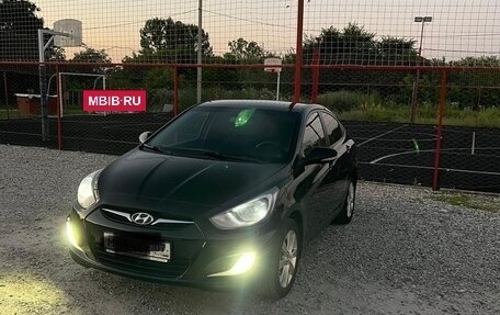 Hyundai Solaris II рестайлинг, 2012 год, 680 000 рублей, 2 фотография
