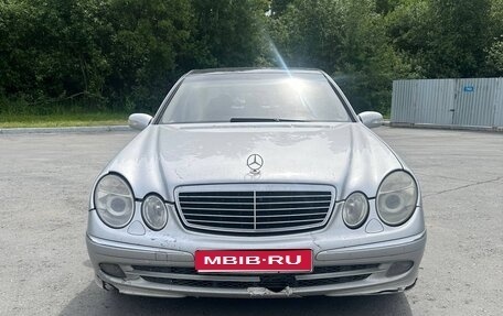 Mercedes-Benz E-Класс, 2002 год, 580 000 рублей, 1 фотография
