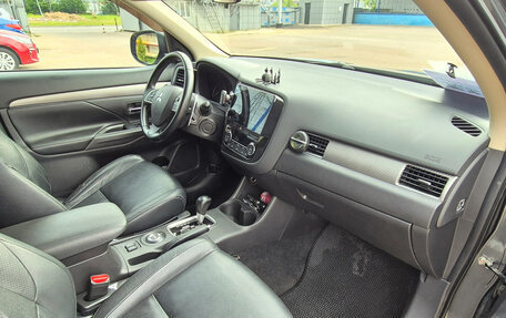 Mitsubishi Outlander III рестайлинг 3, 2012 год, 1 800 000 рублей, 10 фотография