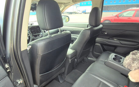 Mitsubishi Outlander III рестайлинг 3, 2012 год, 1 800 000 рублей, 12 фотография