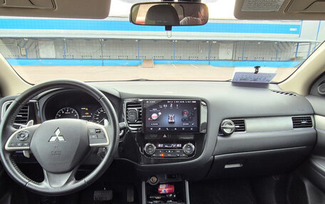 Mitsubishi Outlander III рестайлинг 3, 2012 год, 1 800 000 рублей, 14 фотография