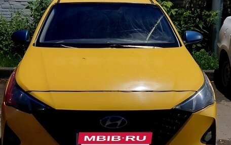 Hyundai Solaris II рестайлинг, 2021 год, 800 000 рублей, 2 фотография