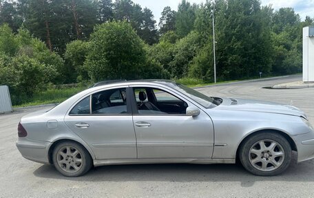Mercedes-Benz E-Класс, 2002 год, 580 000 рублей, 3 фотография