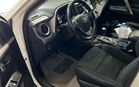 Toyota RAV4, 2017 год, 2 390 000 рублей, 5 фотография