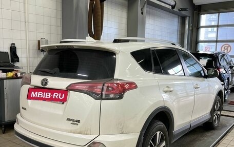 Toyota RAV4, 2017 год, 2 390 000 рублей, 2 фотография