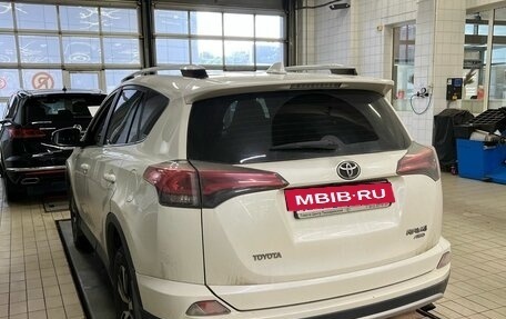 Toyota RAV4, 2017 год, 2 390 000 рублей, 3 фотография