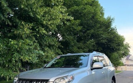 Toyota Land Cruiser Prado 150 рестайлинг 2, 2011 год, 2 500 000 рублей, 4 фотография
