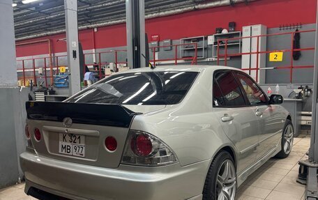 Lexus IS II рестайлинг 2, 2002 год, 900 000 рублей, 2 фотография