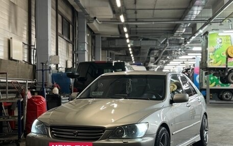 Lexus IS II рестайлинг 2, 2002 год, 900 000 рублей, 4 фотография