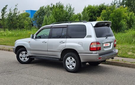 Toyota Land Cruiser 100 рестайлинг 2, 2006 год, 2 790 000 рублей, 4 фотография