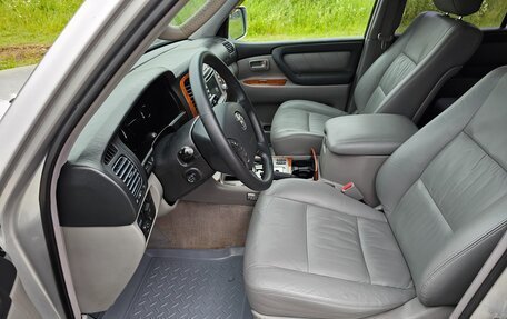 Toyota Land Cruiser 100 рестайлинг 2, 2006 год, 2 790 000 рублей, 10 фотография