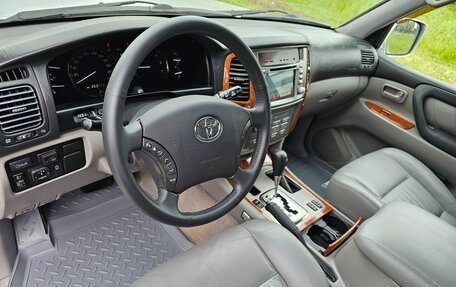 Toyota Land Cruiser 100 рестайлинг 2, 2006 год, 2 790 000 рублей, 11 фотография