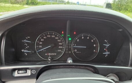 Toyota Land Cruiser 100 рестайлинг 2, 2006 год, 2 790 000 рублей, 12 фотография