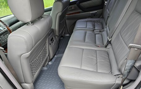 Toyota Land Cruiser 100 рестайлинг 2, 2006 год, 2 790 000 рублей, 16 фотография