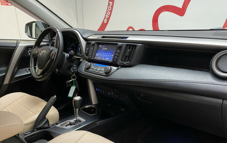 Toyota RAV4, 2017 год, 2 390 000 рублей, 8 фотография
