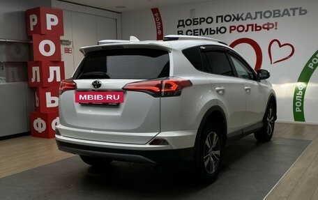 Toyota RAV4, 2017 год, 2 390 000 рублей, 5 фотография