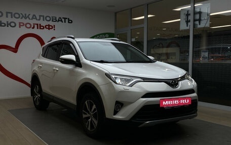 Toyota RAV4, 2017 год, 2 390 000 рублей, 4 фотография