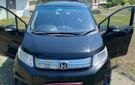 Honda Freed I, 2013 год, 760 000 рублей, 1 фотография