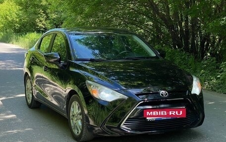 Toyota Yaris, 2017 год, 1 350 000 рублей, 2 фотография