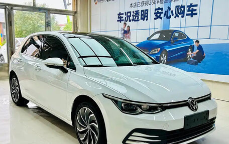 Volkswagen Golf VIII, 2023 год, 1 670 000 рублей, 2 фотография