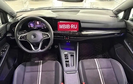 Volkswagen Golf VIII, 2023 год, 1 650 000 рублей, 7 фотография