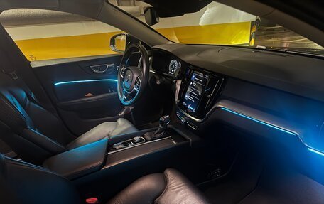 Volvo V60 Cross Country II, 2020 год, 4 920 000 рублей, 2 фотография