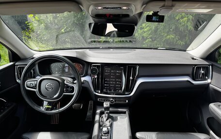 Volvo V60 Cross Country II, 2020 год, 4 920 000 рублей, 15 фотография