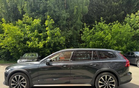 Volvo V60 Cross Country II, 2020 год, 4 920 000 рублей, 10 фотография