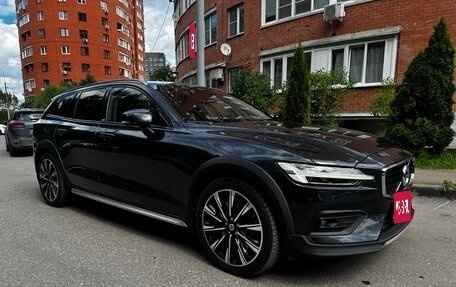 Volvo V60 Cross Country II, 2020 год, 4 920 000 рублей, 8 фотография