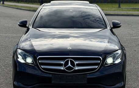 Mercedes-Benz E-Класс, 2019 год, 3 100 000 рублей, 3 фотография