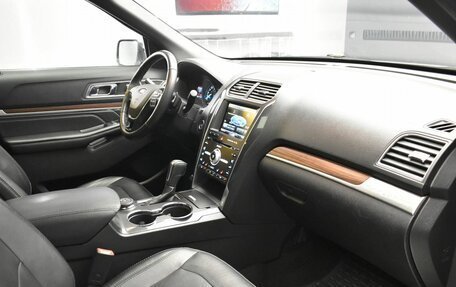 Ford Explorer VI, 2016 год, 2 370 000 рублей, 7 фотография