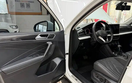 Volkswagen Tiguan II, 2023 год, 2 000 000 рублей, 9 фотография