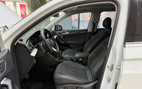 Volkswagen Tiguan II, 2023 год, 2 000 000 рублей, 8 фотография