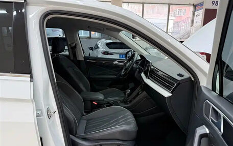 Volkswagen Tiguan II, 2023 год, 2 000 000 рублей, 10 фотография