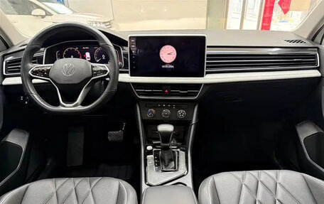 Volkswagen Tiguan II, 2023 год, 2 000 000 рублей, 7 фотография