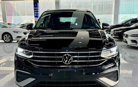 Volkswagen Tiguan II, 2023 год, 2 000 000 рублей, 1 фотография